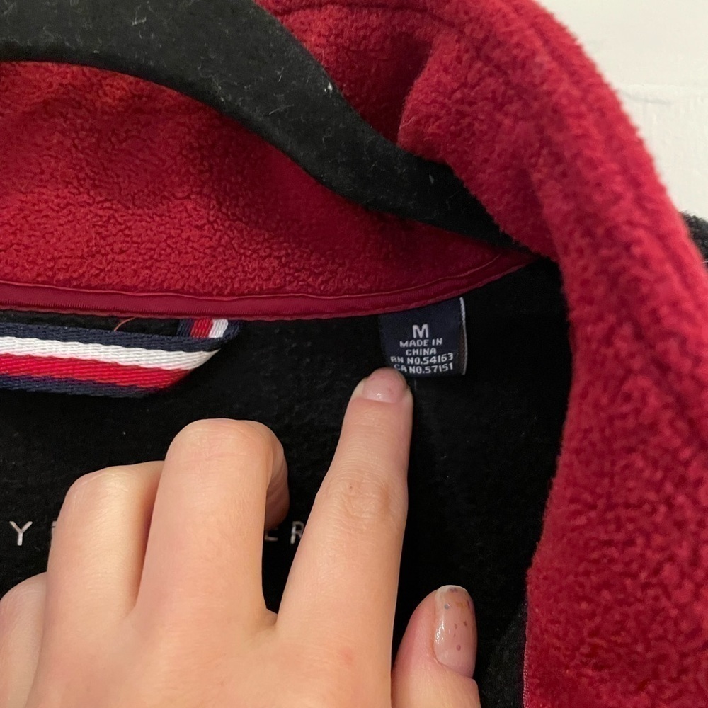 Tommy Hilfiger Fleece Red Black Full Zip Up Jacket 
Men Medium 
Condition 8/10 - Picture 7 of 10